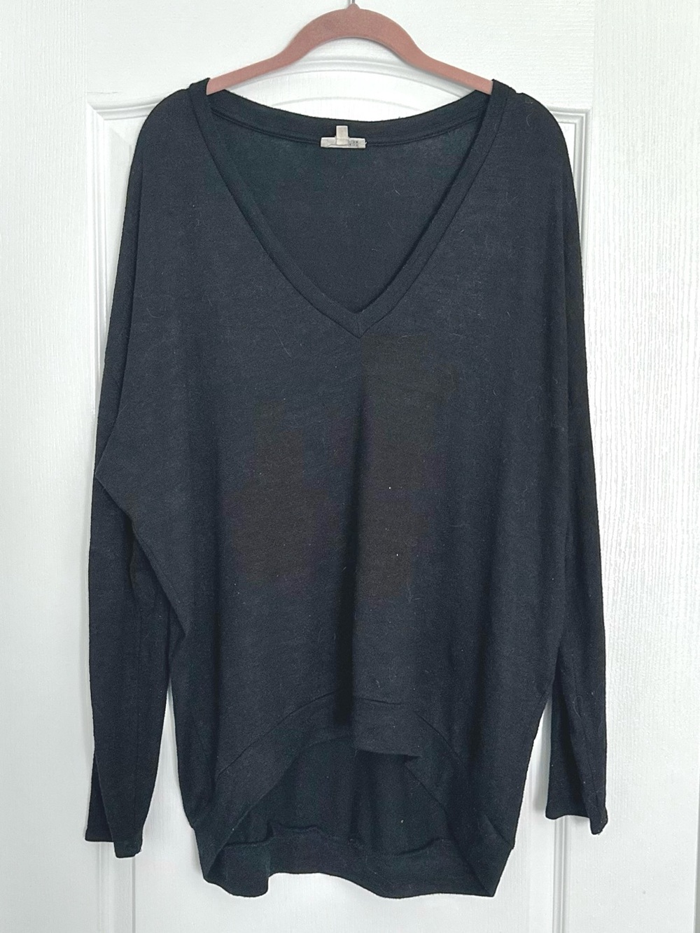 Wilfred Free Aritzia Black Devinette Oversized High-Low Plunging V-Neck Sweater - Picture 2 of 4